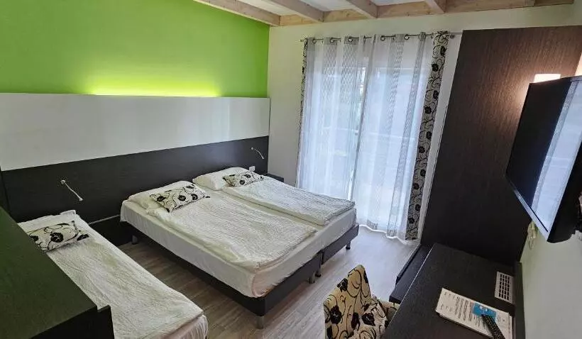 バルコニー付きスタンダードトリプルルーム, Ecohotel Primavera