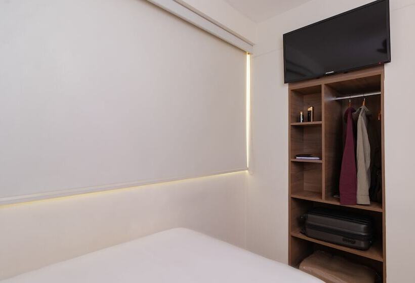 اتاق استاندارد یک نفره, Alexander