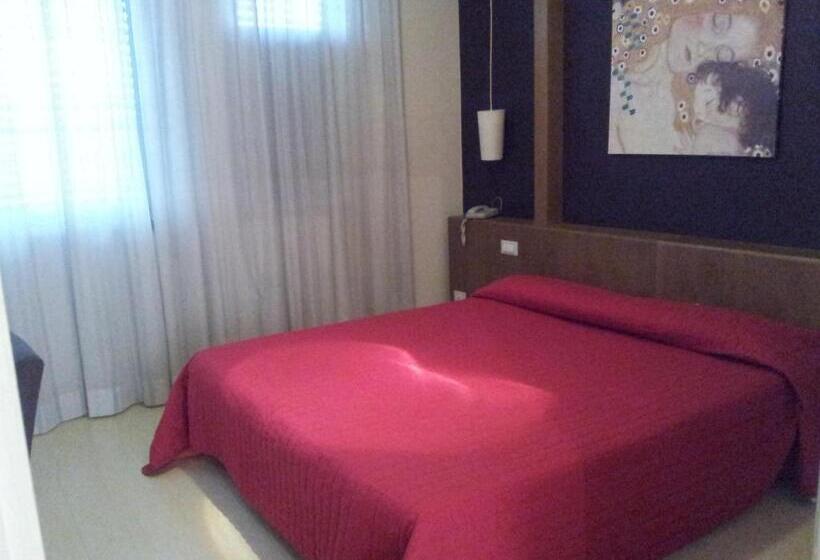 Номер Economy, Cavalieri Del Tau