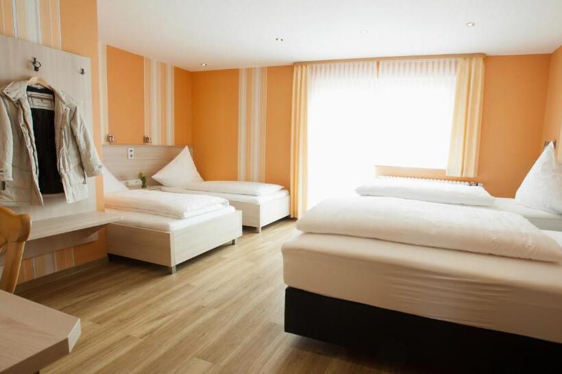 Четырехместный Номер Стандарт с Балконом, Haus Hubertus