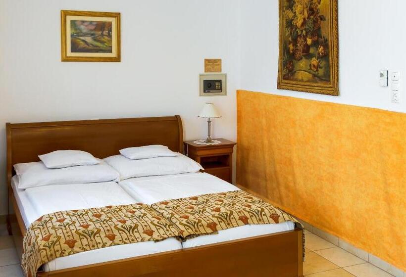 デラックスルーム, Kata Panzió