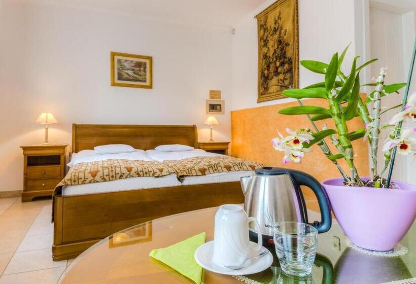 スタンダードルーム, Kata Panzió