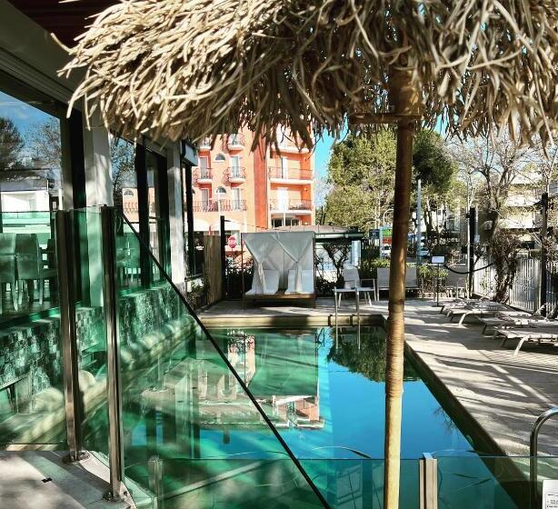 غرفة سوبيريور مطلة على حمام السباحة, Montecarlo Vista Mare Con Area Fitness