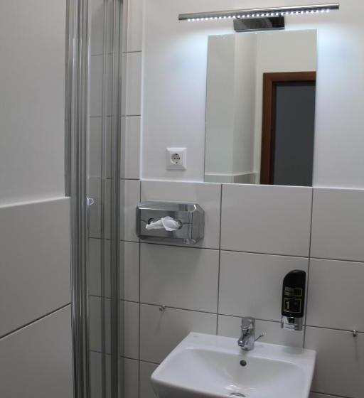 اتاق استاندارد یک نفره, Queens Park