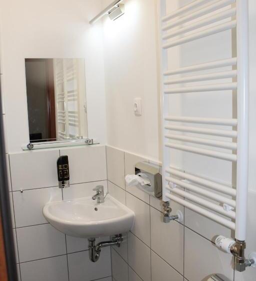 اتاق استاندارد سه نفره, Queens Park