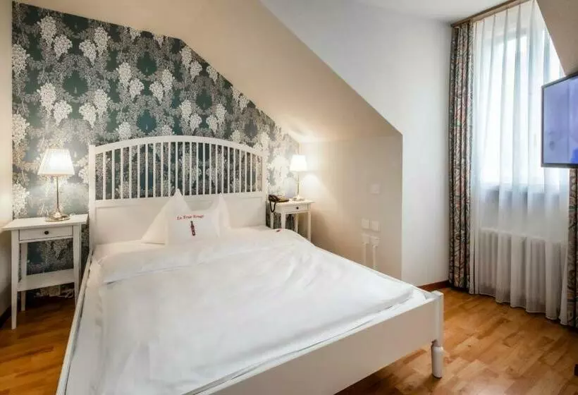 Chambre Standard Individuelle, Roter Turm