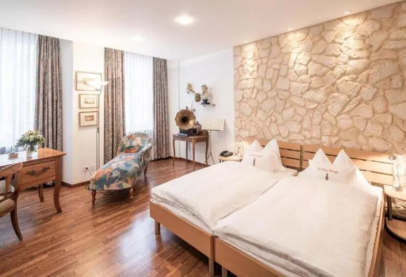 Chambre Triple Standard, Roter Turm