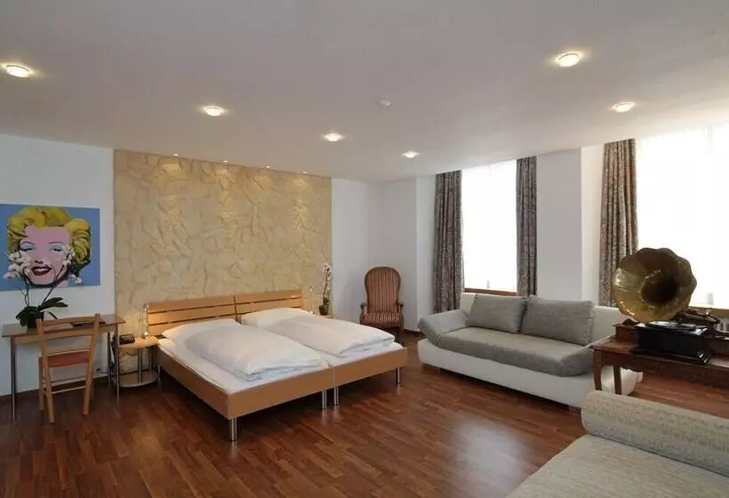 Chambre Triple Standard, Roter Turm