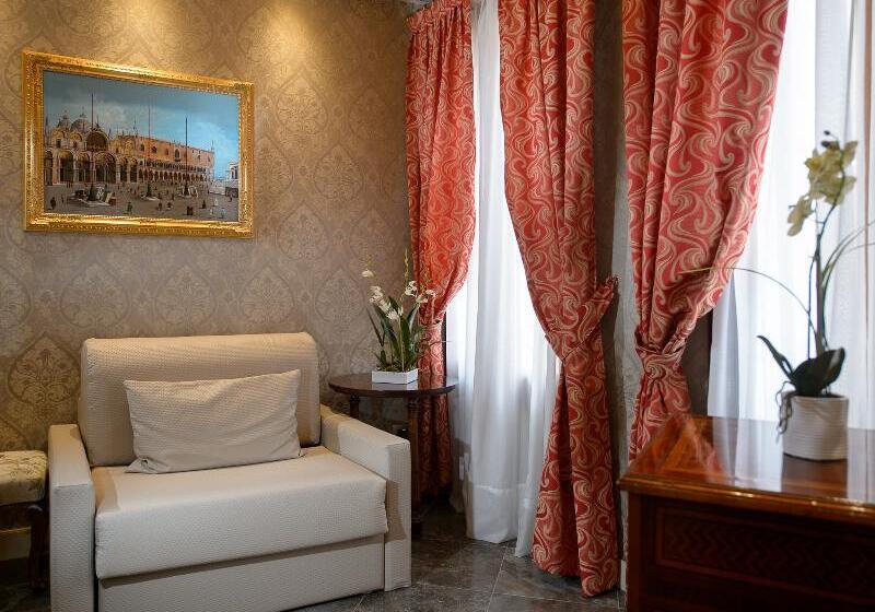 استودیوی استاندارد, Cowool Toulouse