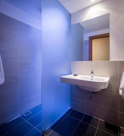 غرفة قياسية رباعية سرير بطابقين, Smart Hotel Saslong