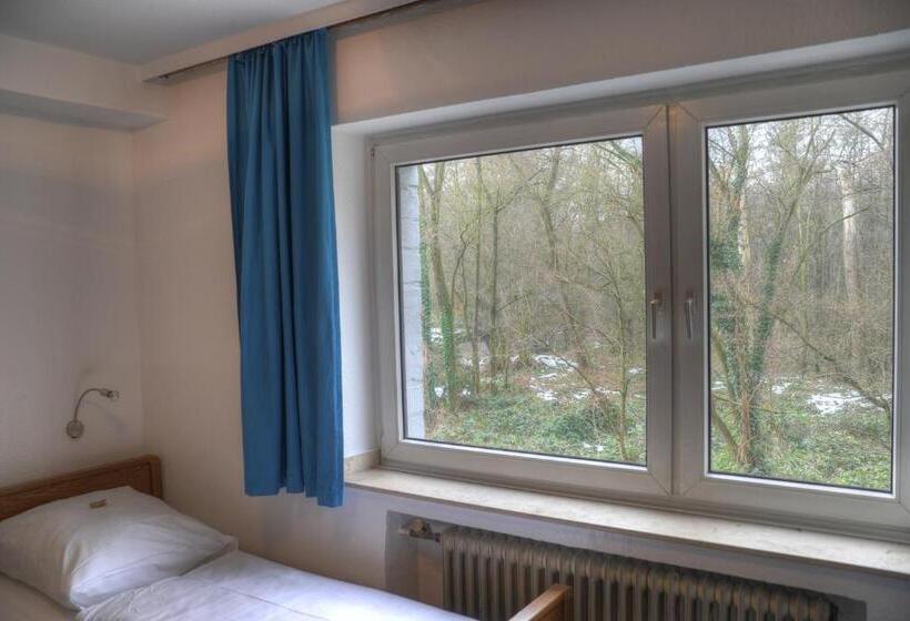 标准单人间, Waldhotel Unterbach