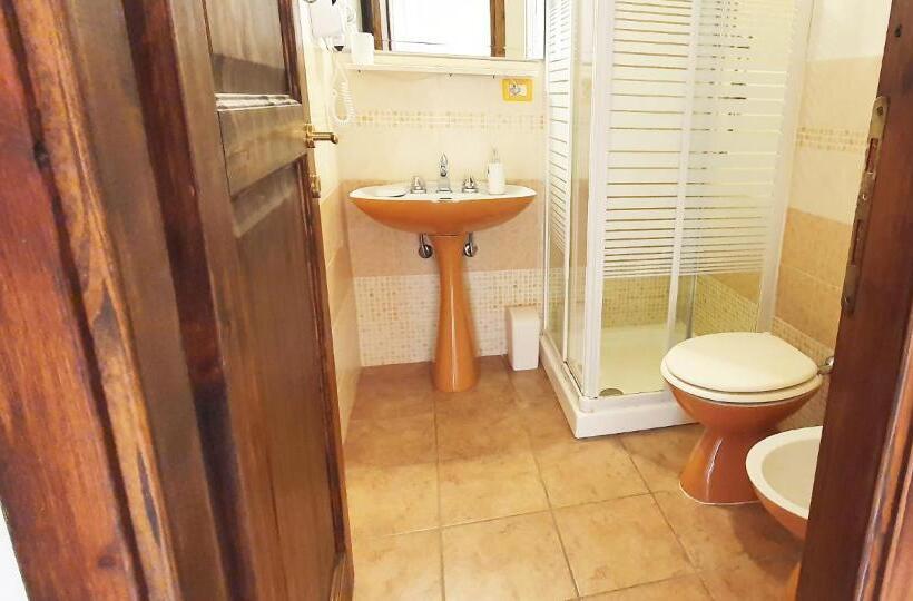 חדר סטנדרט לארבעה, B&b Le Ginestre