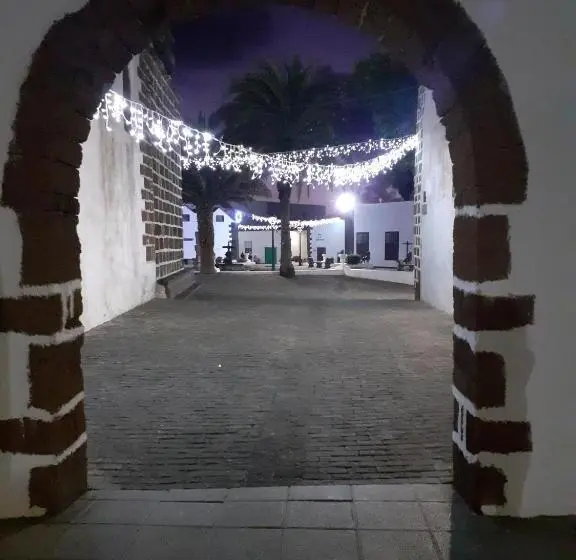 اتاق استاندارد, Home From Home