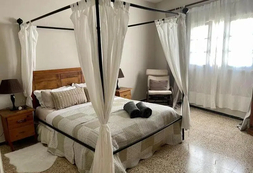 اتاق استاندارد, Home From Home