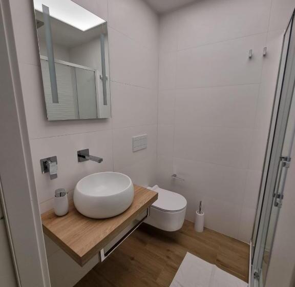 Standardzimmer Kingsize Bett, The Smerald 2