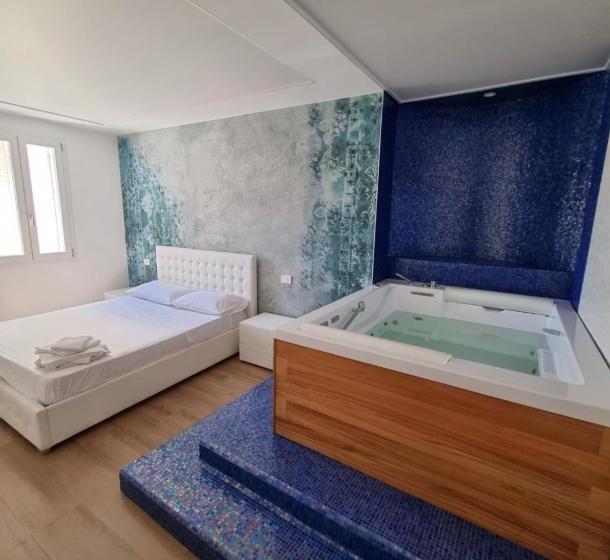 Standardzimmer Kingsize Bett, The Smerald 2