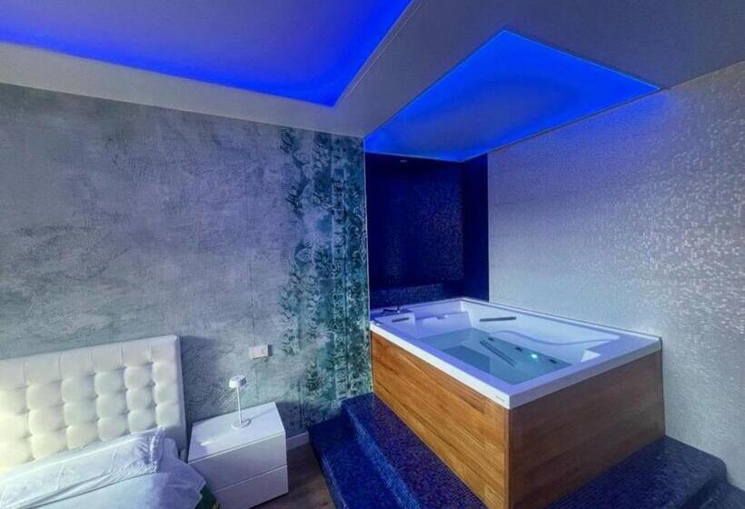 Standardzimmer Kingsize Bett, The Smerald 2