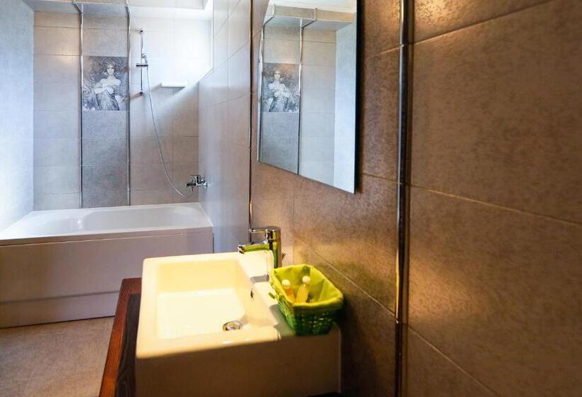 家庭间, калпаците   Kalpacite Guest Houses