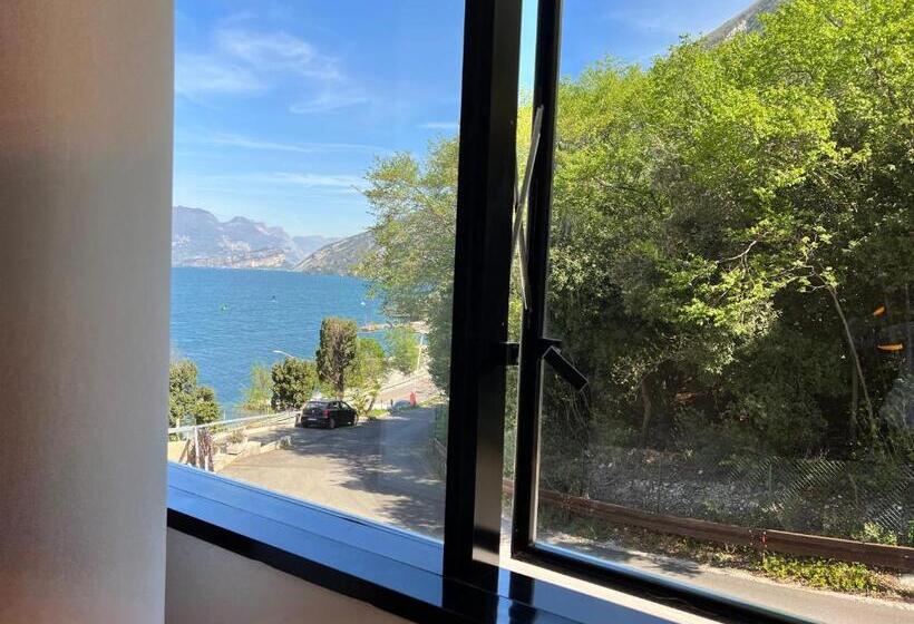 スタンダード4人部屋, Wind