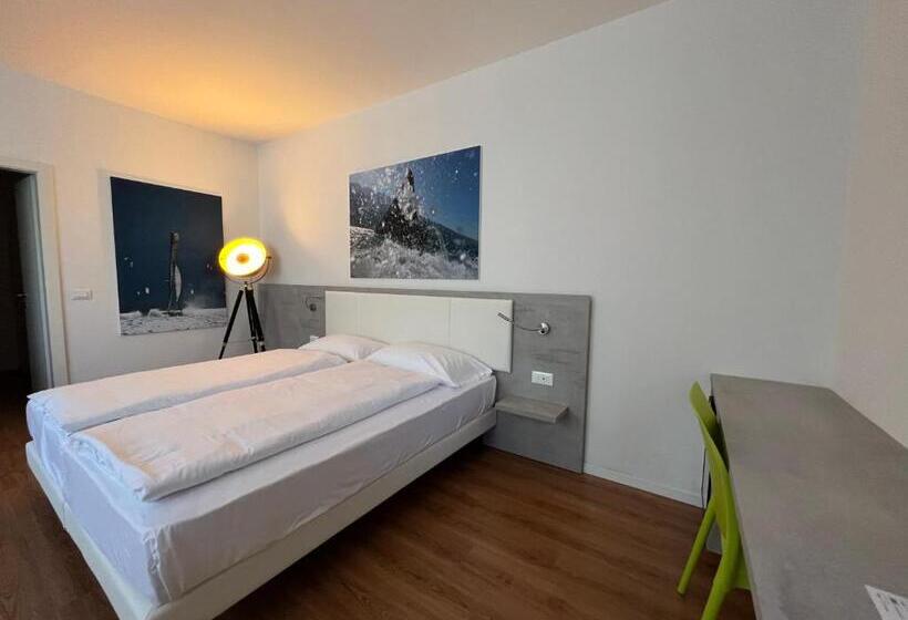 スタンダード4人部屋, Wind