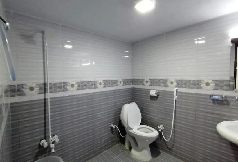 اتاق خانوادگی, Clifton Lodge