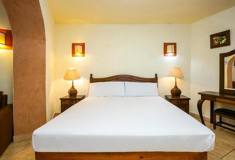 Полулюкс, Casa Del Virrey & Suites