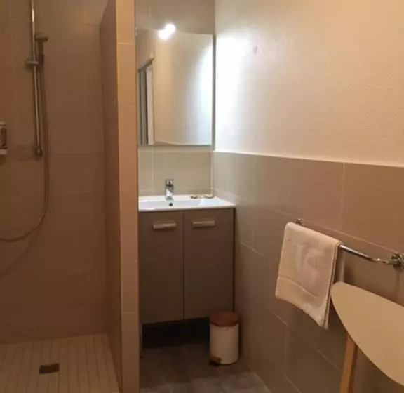 Standard Triple Room with Terrace, Amadour Hôtel
