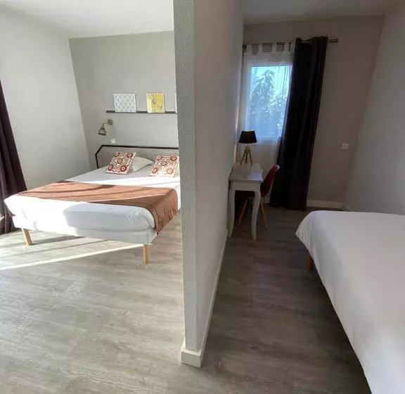 Standard Triple Room with Terrace, Amadour Hôtel