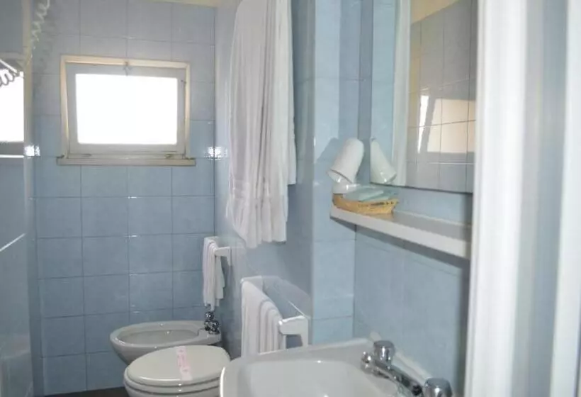 Standard Kolmen Hengen Huone, Amelia