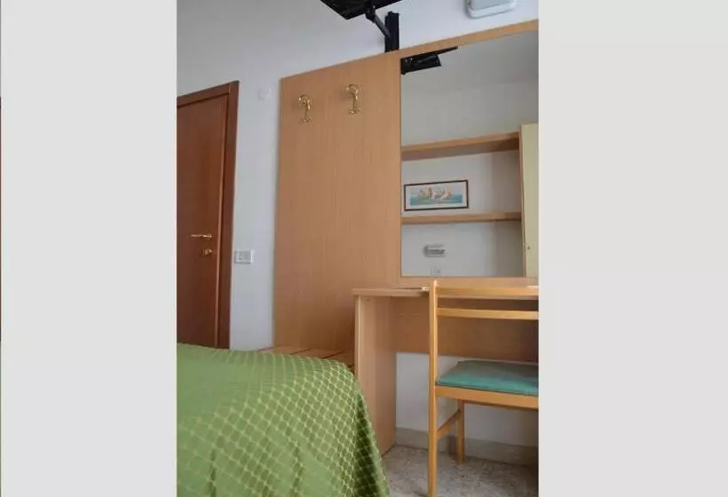 Standard Yhden Hengen Huone, Amelia