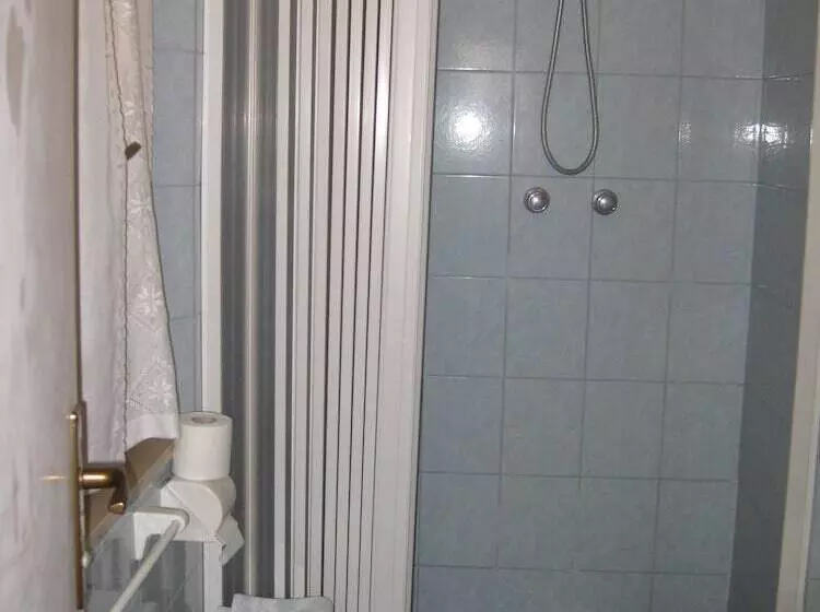 Standard Neljän Hengen Huone, Amelia