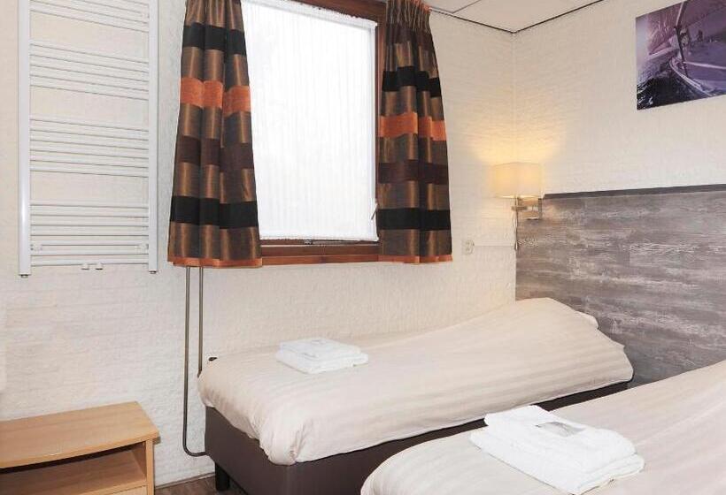 חדר לארבעה סטנדרטי עם נוף לגינה, Cafe Restaurant Duinzicht