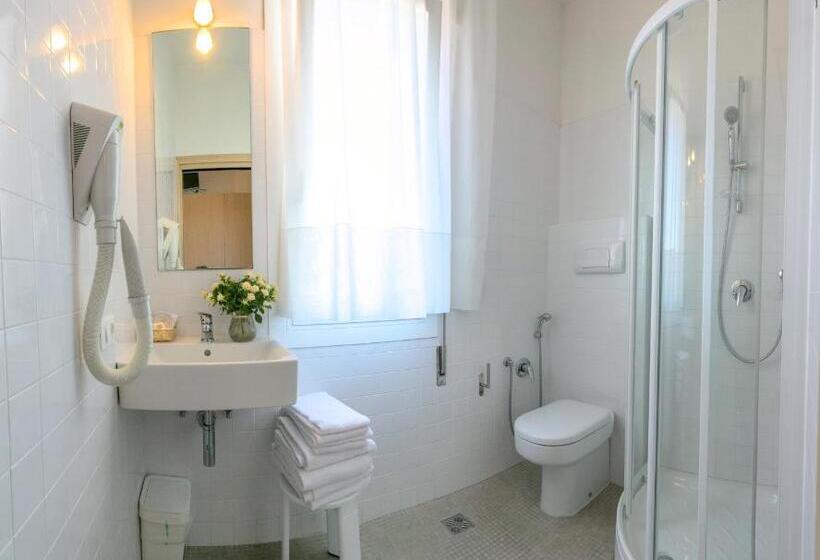 Üç Kişilik Standart Oda, Colonna