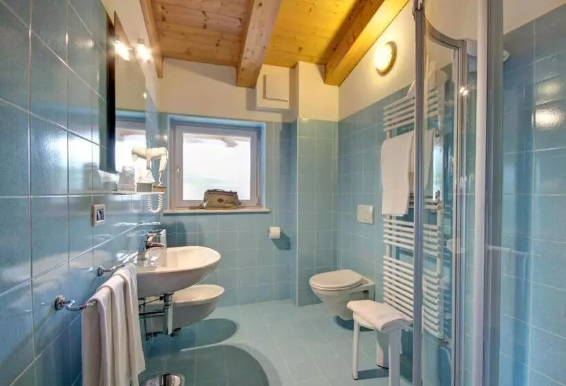 Standard Kolmen Hengen Huone, Des Alpes