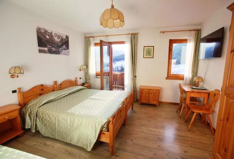 Standard Kolmen Hengen Huone, Des Alpes