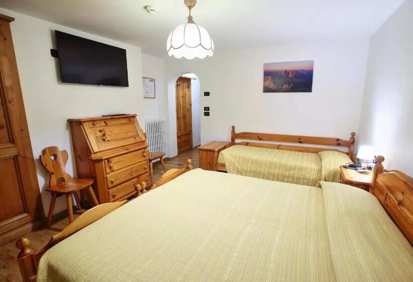 Economy Triple Room, Des Alpes