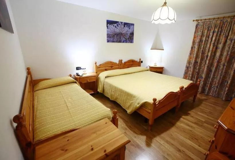 Economy Triple Room, Des Alpes