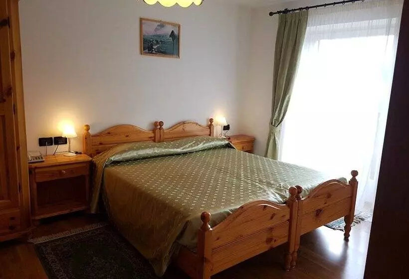 Standard Kolmen Hengen Huone, Des Alpes