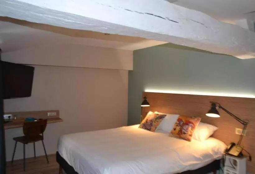 Classic Room Queen Bed, Hôtel Du Nord, Sure Hotel Collection By Best Western