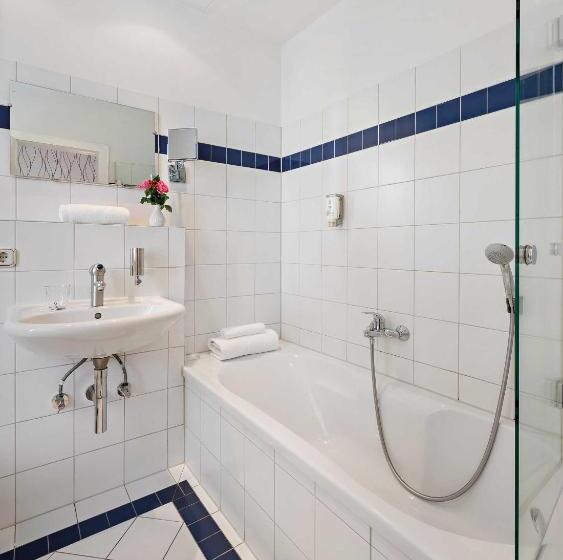 수피리어 룸, Liebl