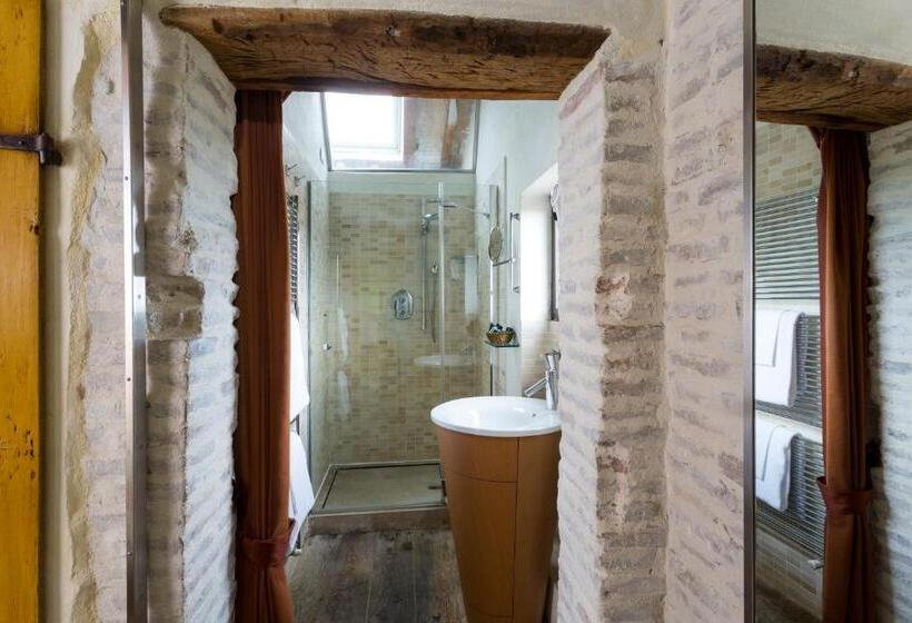 جناح, Il Villino Hotel & Spa