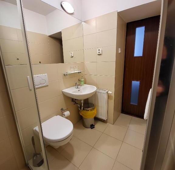 标准间, Pension City