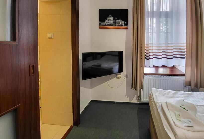 标准间, Pension City