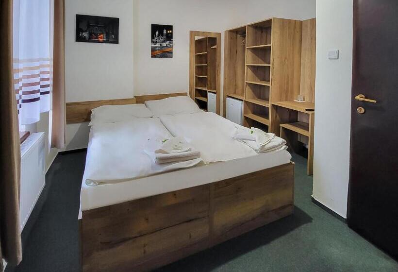 标准间, Pension City