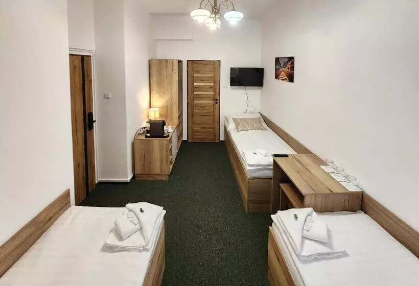 اتاق استاندارد سه نفره, Pension City