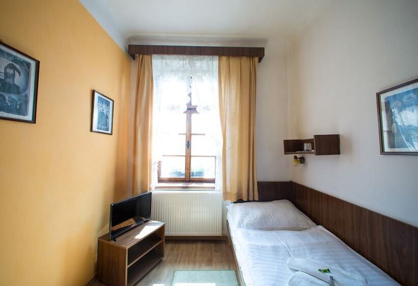 标准单人间, Pension City