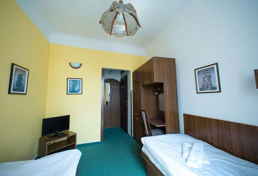 标准间, Pension City