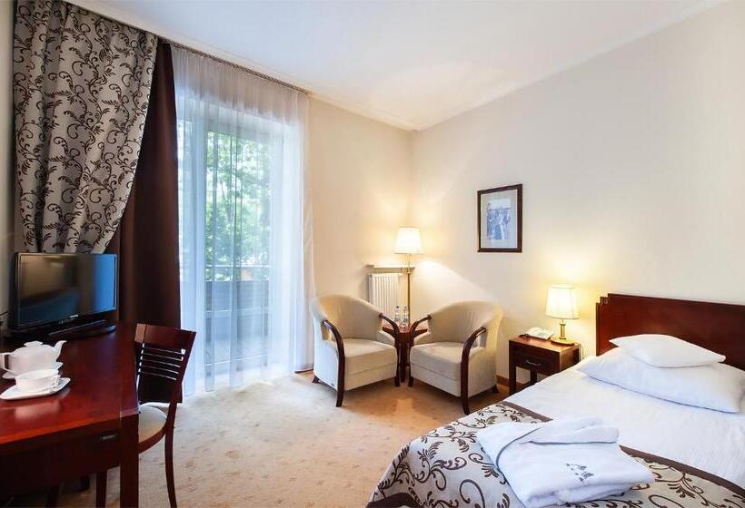 اتاق استاندارد یک نفره, Mościcki