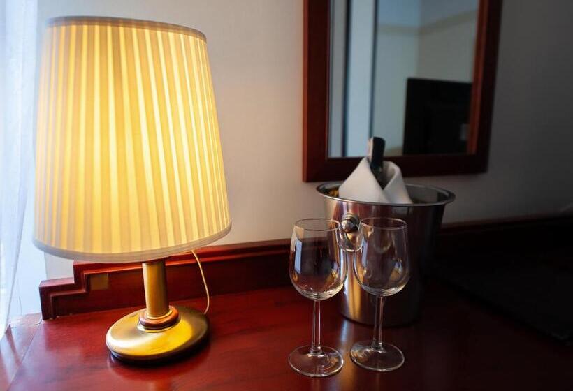 اتاق پنت هاوس, Mościcki