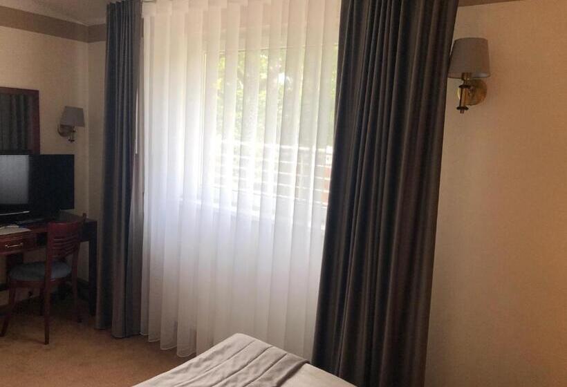 اتاق پنت هاوس, Mościcki